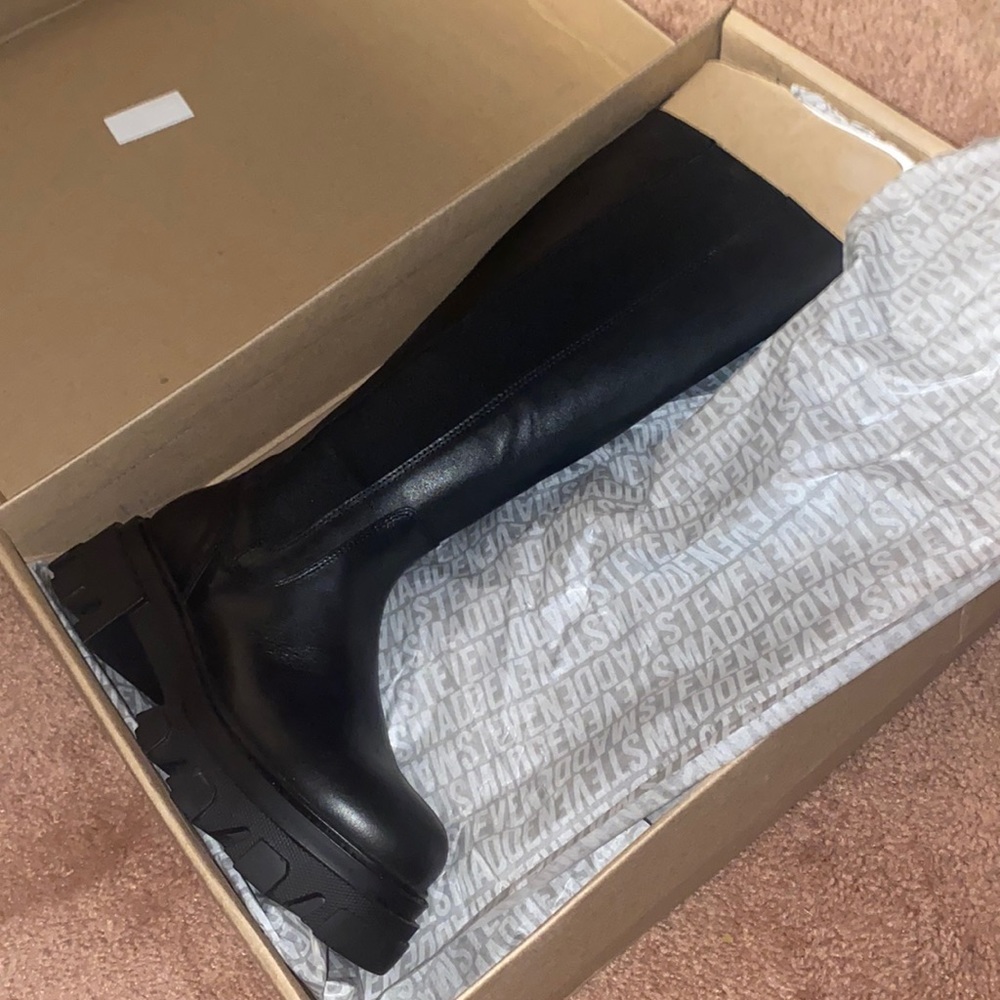 Brand new Steve Madden Esme boots size 7.5